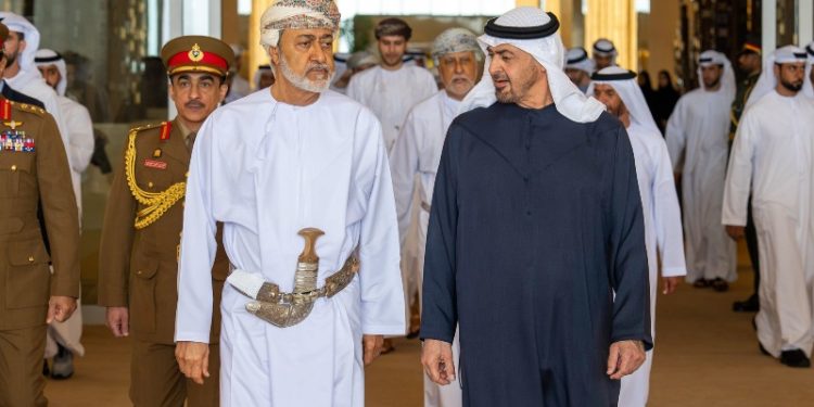 بالصور.. تفاصيل لقاء جلالة السلطان ورئيس دولة الإمارات في أبوظبي