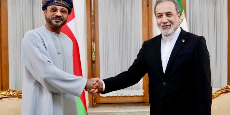 بيان مشترك بين سلطنة عُمان والجمهورية  سلطنة عُمان وإيران تناقشان إطارًا مرحليًّا مقترحًا لإنشاء ممر ملاحي مؤقت مشترك عبر مضيق هرمز