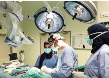 أكثر من 800 عملية زراعة قوقعة تعزّز ريادة مستشفى النهضة في الرعاية السمعية