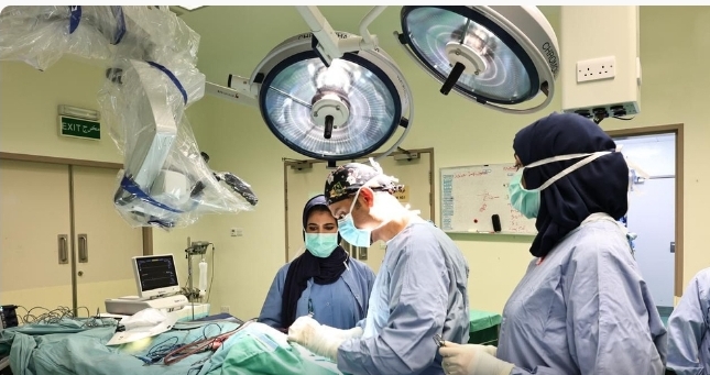أكثر من 800 عملية زراعة قوقعة تعزّز ريادة مستشفى النهضة في الرعاية السمعية