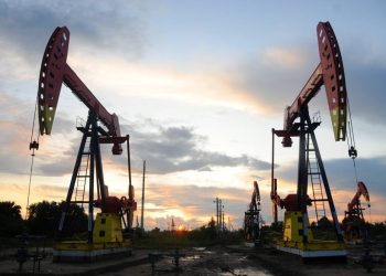 هبوط أسعار النفط بأكثر من 1 %