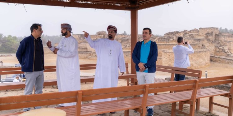 وفد من منظمة الإيسيسكو يتعرف على المقومات السياحية والتراثية بظفار