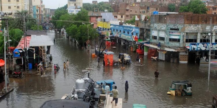 وفاة 13 شخصًا بسبب الأمطار في باكستان