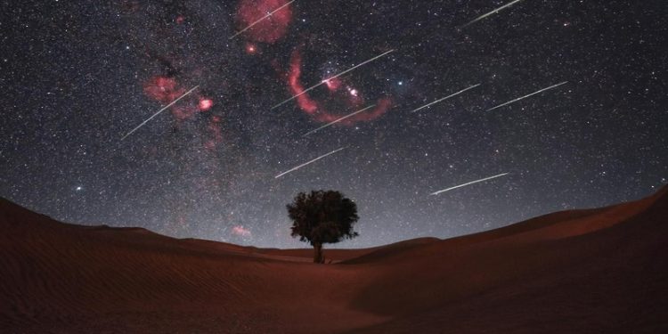 مساء الأربعاء.. سماء سلطنة عُمان على موعد مع ذروة زخات شهب البرشاويات