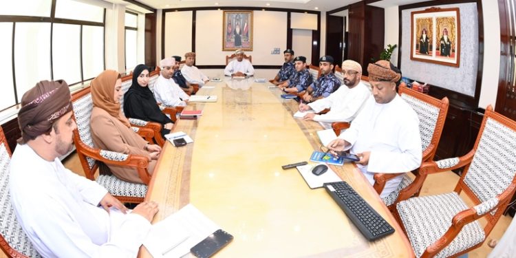 قطاع الإعلام والتوعية العامة يبحث الجهود المبذولة للتعامل مع حادثة السفينة الجانحة
