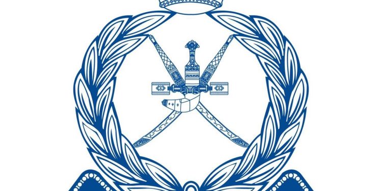الشرطة توضح بشأن مقطعي رمي العملة على موظفَين