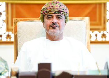 خطوط جوية إقليمية وجسر لمصيرة.. وزير “النقل” يعلن عن تحولات كبرى في الطيران والخدمات اللوجستية