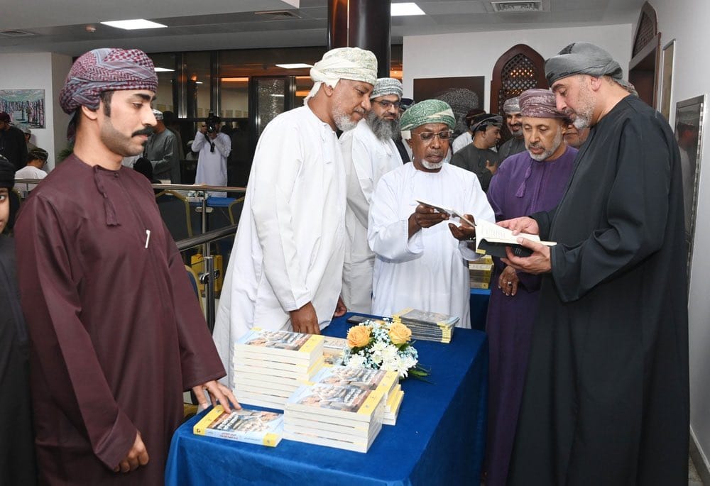 حين يحتفي الكتاب بصُنّاعه.. 47 إصدارًا عُمانيًا جديدا تثري القطاع الثقافي