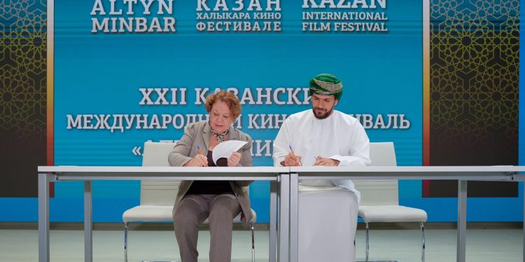 منصة «عكس» للأفلام توقّع اتفاقية تعاون مع مهرجان كازان السينمائي الدولي