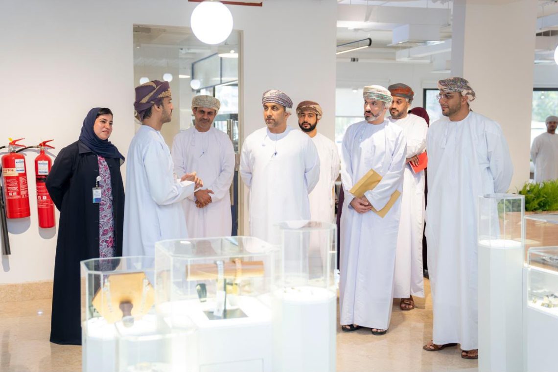 “التواصل وتطوير الأداء الحكومي” تطّلع على الممارسات الإدارية بهيئة تنمية المؤسسات الصغيرة والمتوسطة