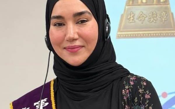 فوز أنيسة الهوتية بـ”وسام المحبة العالمية للحياة”