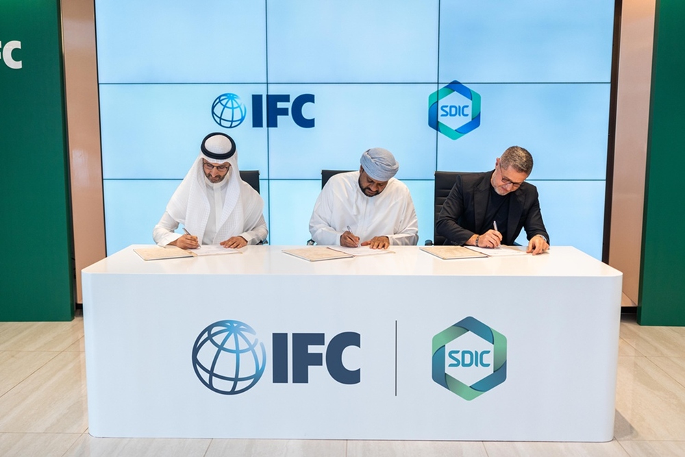 اتفاقية تمويل بقيمة 38.5 مليون ريال عُماني لدعم تطوير “مجمع البلازا” بالمدينة المستدامة