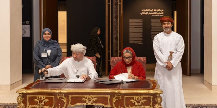 المتحف الوطني يوقّع اتفاقية تعاون مع جمعية المرأة العُمانية بمسقط