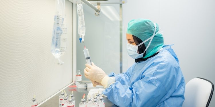 مقترح تأسيس التجمعات الاقتصادية للصناعات الدوائية والأجهزة الطبية يعزز الأمن الدوائي الوطني