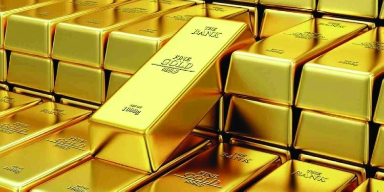ارتفاع طفيف لأسعار الذهب مع انخفاض أسعار النفط وتراجع الدولار