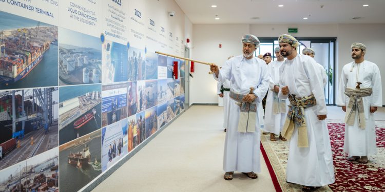 جلالة السلطان المعظّم يزور المنطقة الاقتصادية الخاصة بالدقم