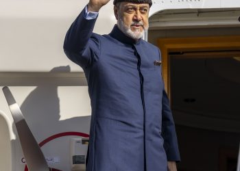 بالصور.. جلالةُ السُّلطان المُعظّم يغادر المملكةَ المُتّحدة