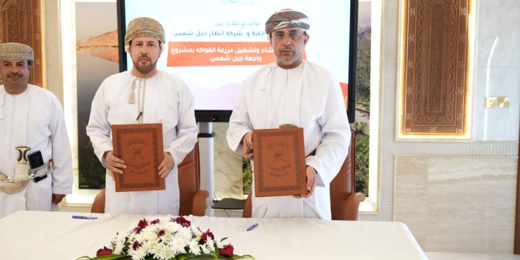 توقيع 33 عقدًا تنمويًا واستثماريًا في الداخلية بقيمة 8 ملايين ريال