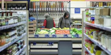 توقع بارتفاع التضخم العالمي إلى 4.7%.. وتحذيرات من انهيار أسهم شركات الذكاء الاصطناعي