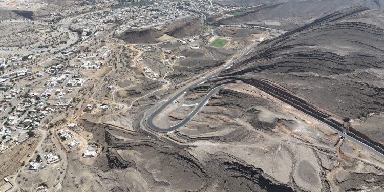 98 % نسبة إنجاز مشروع طريق عقبة وادي بني خالد بشمال الشرقية