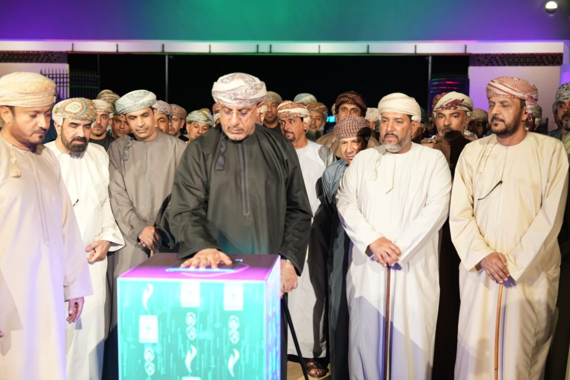 بتكلفة 2.5 مليون ريال.. افتتاح حديقة نزوى العامة وتدشين الهوية السمعية