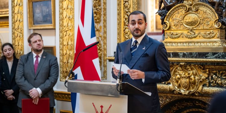 بالصور.. سمو السيد ذي يزن يلقي كلمة في الذّكرى الخمسينيّة لتأسيس الجمعيّة البريطانيّة العُمانيّة