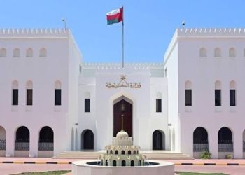 سلطنةُ عُمان تدين استهداف مطاري أبها والملك خالد  في السّعودية