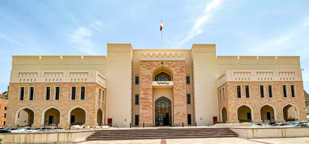 إصدار وتحديث حزمة من العقود الحكومية الموحدة