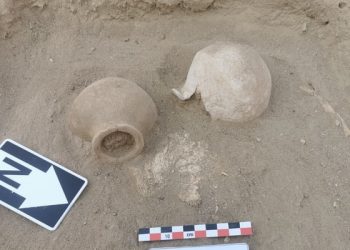 العثور على بقايا عظمية واوان فخارية مكتملة داخل غرف تعود معظمها إلى الألف الثالث قبل الميلاد