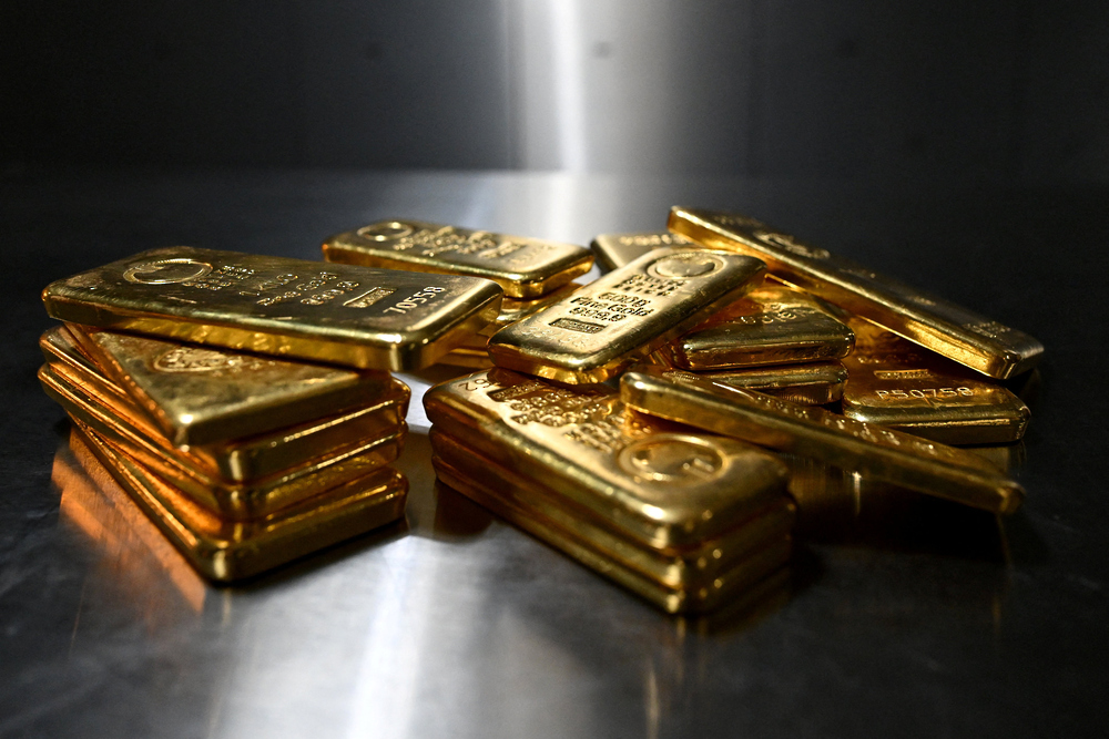 ارتفاع أسعار الذهب مدعومة بتراجع النفط والدولار