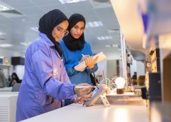 2.1 مليون أنثى في سلطنة عُمان خلال عام 2025.. 71% منهن عُمانيات