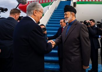 جلالة السلطان يختتمُ زيارته إلى كازاخستان